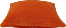 Indlæs billede til gallerivisning Firkantet velourpudebetræk med kantbånd i samme farve