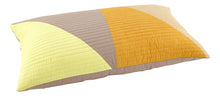 Indlæs billede til gallerivisning Quiltet Pudebetræk - TRIANGLE - Creme/lilla/gul