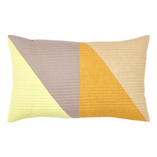 Indlæs billede til gallerivisning Quiltet Pudebetræk - TRIANGLE - Creme/lilla/gul