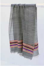 Indlæs billede til gallerivisning Tørklæde - Pashmina uld - Gråt m/multi striber