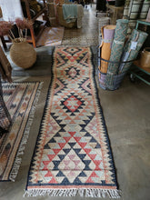 Indlæs billede til gallerivisning Jute Kelim rug, LULU, pink, orange, peach