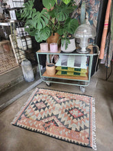 Indlæs billede til gallerivisning Jute Kelim rug, LULU, pink, orange, peach