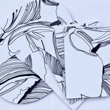 Indlæs billede til gallerivisning Gavesæt med 4 stk. smørrebrikker + 1 stk. skærebræt