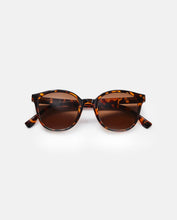 Indlæs billede til gallerivisning OjeOje B Solbriller m. styrke - Tortoise - Inkl. itui
