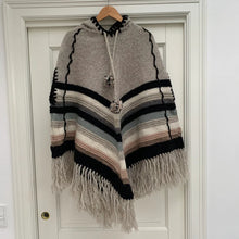 Indlæs billede til gallerivisning Uld Poncho