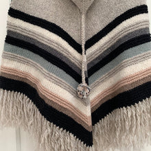 Indlæs billede til gallerivisning Uld Poncho