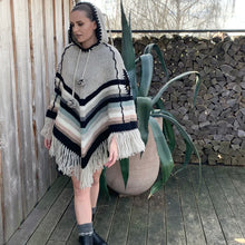 Indlæs billede til gallerivisning Uld Poncho