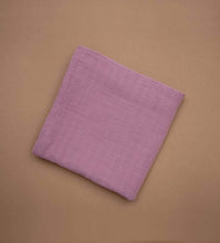 Indlæs billede til gallerivisning 1 x svøb, 2 x stofbleer og 1 x suttesnor