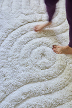 Indlæs billede til gallerivisning Shaggy woolen rug - SWIRL - Offwhite