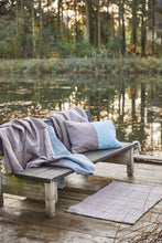 Indlæs billede til gallerivisning Pude - Plumeblue