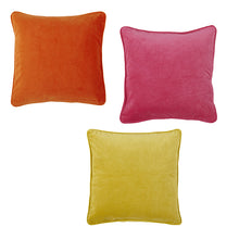 Indlæs billede til gallerivisning Firkantet velourpudebetræk med kantbånd i samme farve