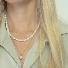 Indlæs billede til gallerivisning Smykish Pearly Necklace (Mellem-stor)