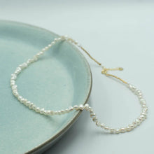 Indlæs billede til gallerivisning Smykish Pearly Necklace (Mellem)