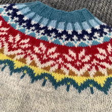 Indlæs billede til gallerivisning Håndstrikket børne cardigan i uld - Regnbue