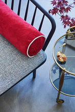 Indlæs billede til gallerivisning Velourpude nakkepude - TAN