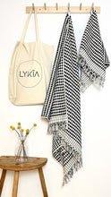 Indlæs billede til gallerivisning Badehåndklæde - sort