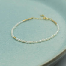 Indlæs billede til gallerivisning Smykish Tiny Pearl Bracelet
