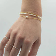 Indlæs billede til gallerivisning Smykish Tiny Pearl Bracelet