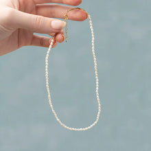 Indlæs billede til gallerivisning Smykish Tiny Pearly Necklace