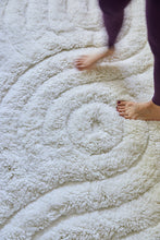 Indlæs billede til gallerivisning Shaggy woolen rug - SWIRL - Offwhite
